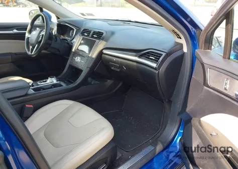 2018 Ford Fusion Titanium z USA, uszkodzony, nr VIN 3FA6P0D95JR247455